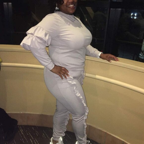 Casual Elegance: Puff Sleeve Top & Ruffle Pants Sweatsuit for Women - XX-Large - Picture 5 of 6